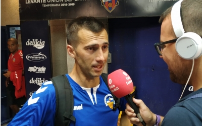 Lanzarote atenent a Ràdio Sabadell diumenge a Bunyol | Sergi Garcés